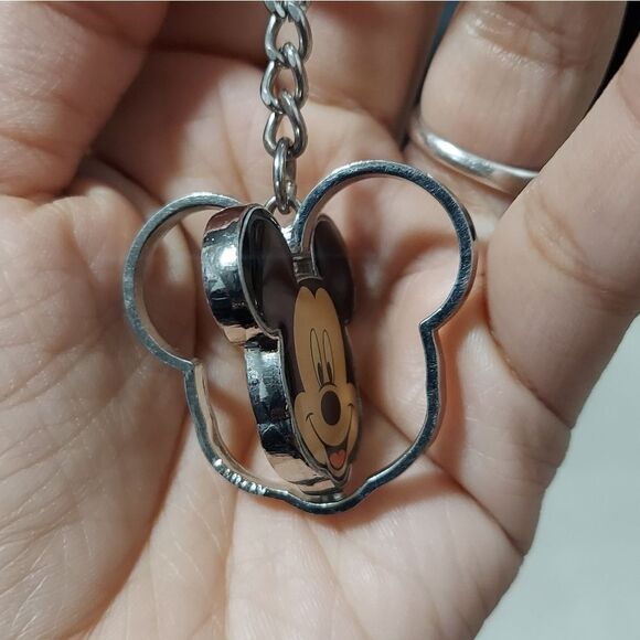 Disney Mickey Mouse Head Spinner Key Ring - Picture 4 of 4